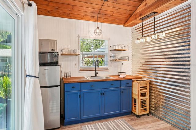 327 S LAKEVIEW AVENUE, Winter Garden, FL 34787