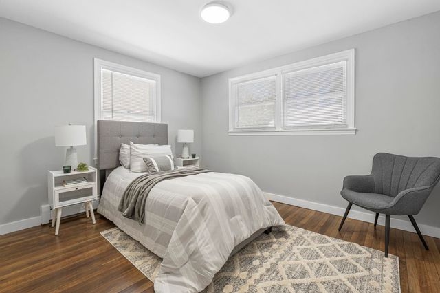 32 Chester Road, Derry, NH 03038