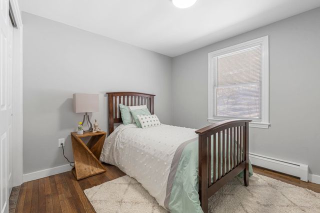 32 Chester Road, Derry, NH 03038