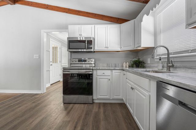 32 Chester Road, Derry, NH 03038