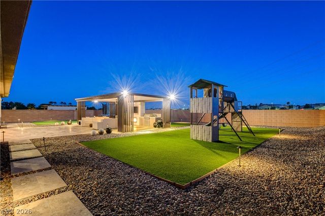 8477 Wolf Mountain Court, Las Vegas, NV 89129