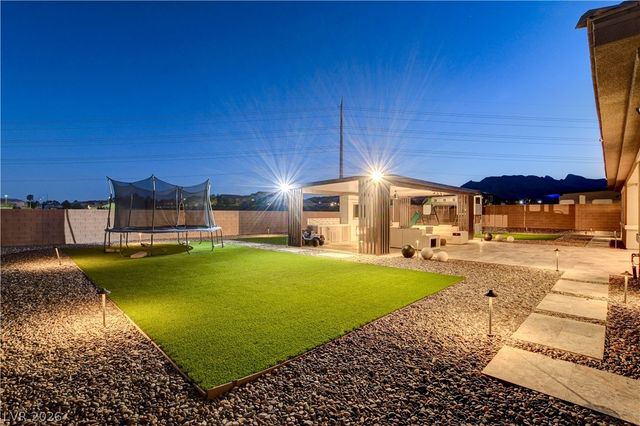 8477 Wolf Mountain Court, Las Vegas, NV 89129