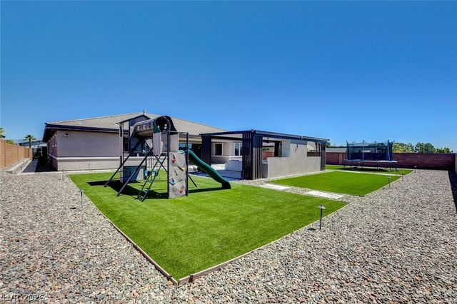 8477 Wolf Mountain Court, Las Vegas, NV 89129