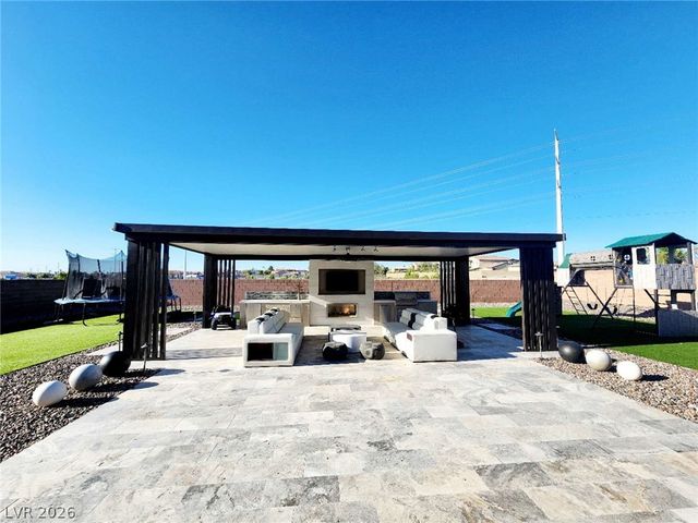 8477 Wolf Mountain Court, Las Vegas, NV 89129