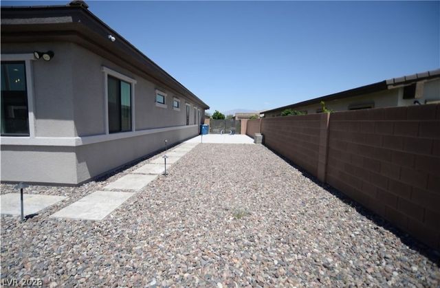 8477 Wolf Mountain Court, Las Vegas, NV 89129