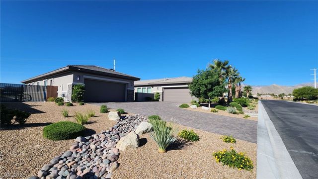 8477 Wolf Mountain Court, Las Vegas, NV 89129