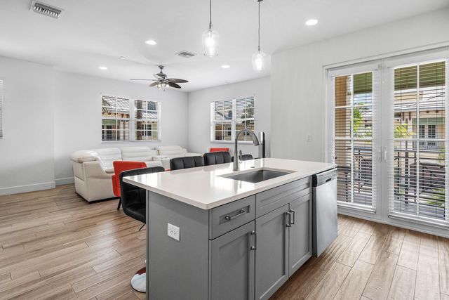 3770 County Line Road B5, Tequesta, FL 33469