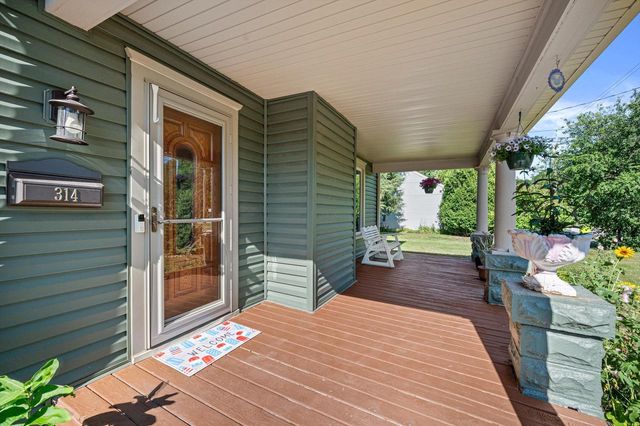 314 Lawn STREET, Hartland, WI 53029