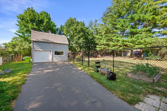 314 Lawn STREET, Hartland, WI 53029