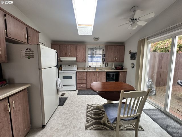 1805 Ne 94TH St 21, Vancouver, WA 98665