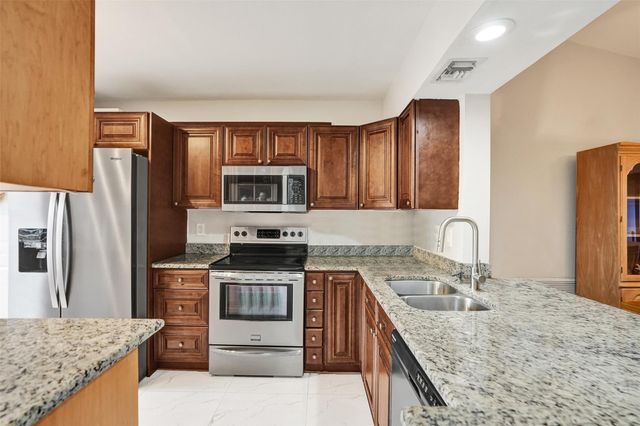 2273 SW 15th Place, Deerfield Beach, FL 33442