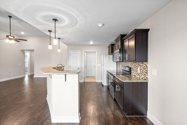 1163 Eagles Nest Ln, Clarksville, TN 37040