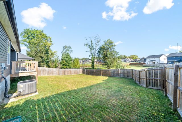 1163 Eagles Nest Ln, Clarksville, TN 37040