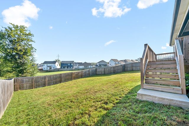 1163 Eagles Nest Ln, Clarksville, TN 37040