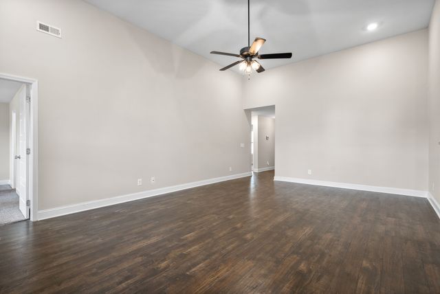 1163 Eagles Nest Ln, Clarksville, TN 37040