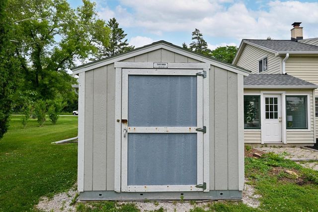 1933 W Donges Bay ROAD, Mequon, WI 53092