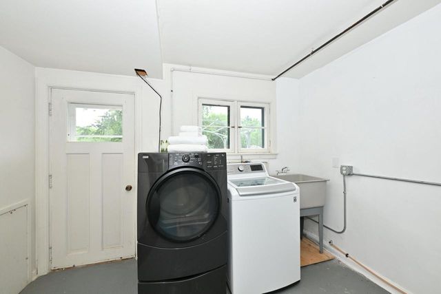 1933 W Donges Bay ROAD, Mequon, WI 53092