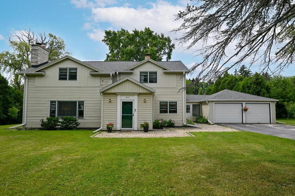 1933 W Donges Bay ROAD, Mequon, WI 53092