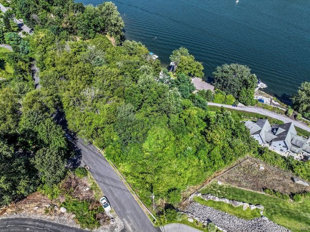 22 Candlewood Common, New Milford, CT 06776