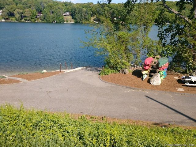 22 Candlewood Common, New Milford, CT 06776