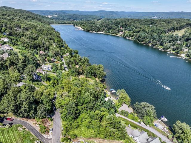 22 Candlewood Common, New Milford, CT 06776