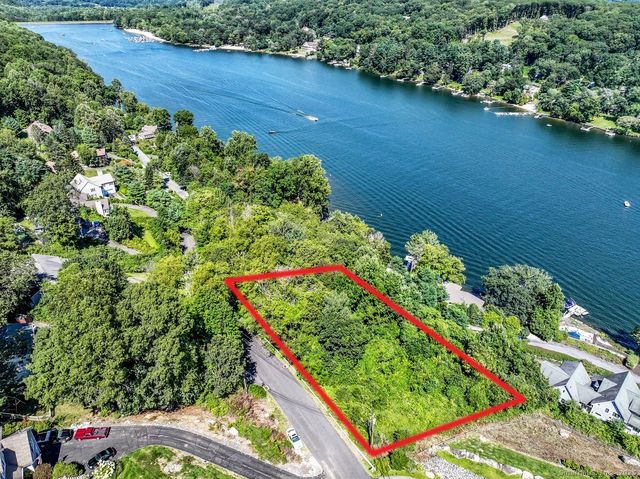 22 Candlewood Common, New Milford, CT 06776