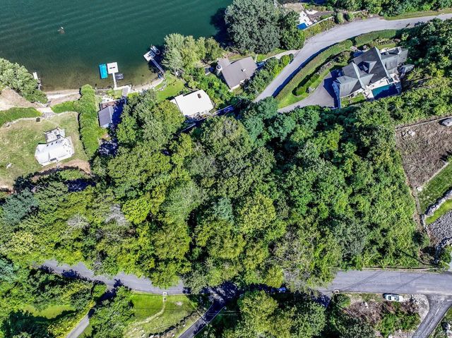 22 Candlewood Common, New Milford, CT 06776