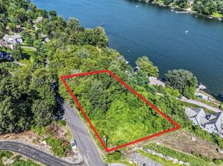 22 Candlewood Common, New Milford, CT 06776