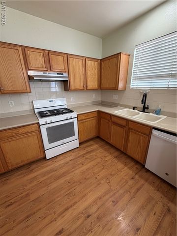 3814 Kit Fox Street, Las Vegas, NV 89122