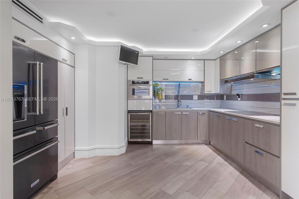 6061 Collins Ave 8F, Miami Beach, FL 33140
