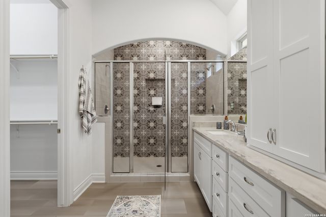 8647 GLASS GEM DR, San Antonio, TX 78249