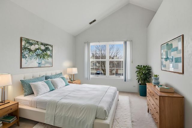 1632 Columbia Circle 2, Bartlett, IL 60103