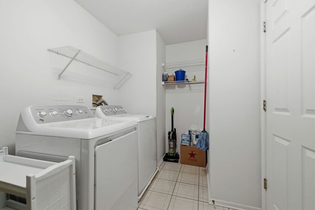 1632 Columbia Circle 2, Bartlett, IL 60103