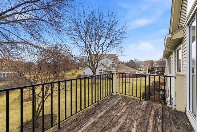 1632 Columbia Circle 2, Bartlett, IL 60103