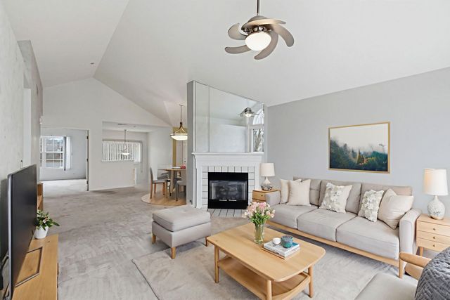 1632 Columbia Circle 2, Bartlett, IL 60103