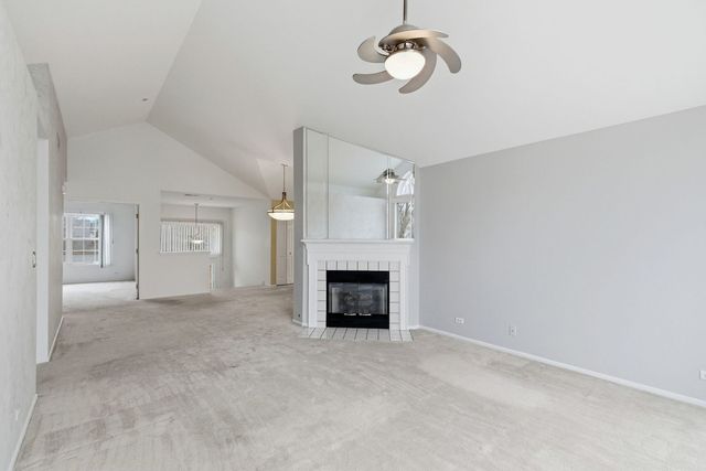 1632 Columbia Circle 2, Bartlett, IL 60103