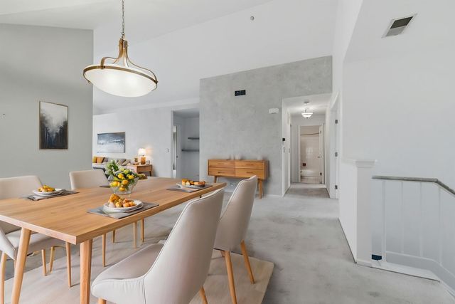 1632 Columbia Circle 2, Bartlett, IL 60103