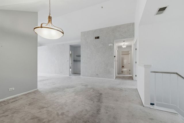 1632 Columbia Circle 2, Bartlett, IL 60103