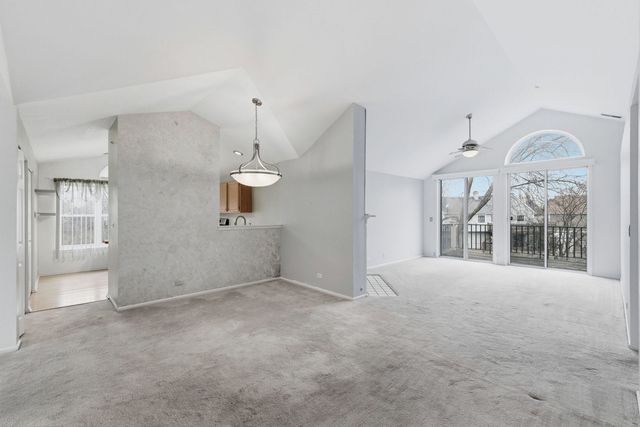 1632 Columbia Circle 2, Bartlett, IL 60103