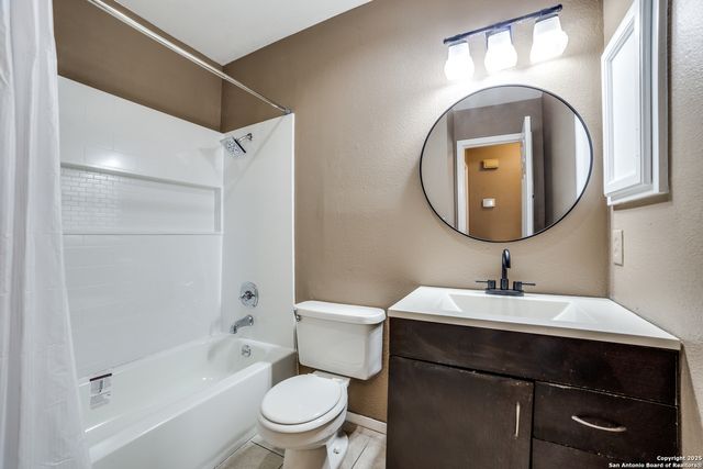 8023 laurel, San Antonio, TX 78250