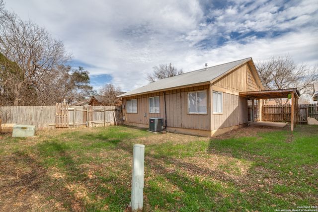 8023 laurel, San Antonio, TX 78250