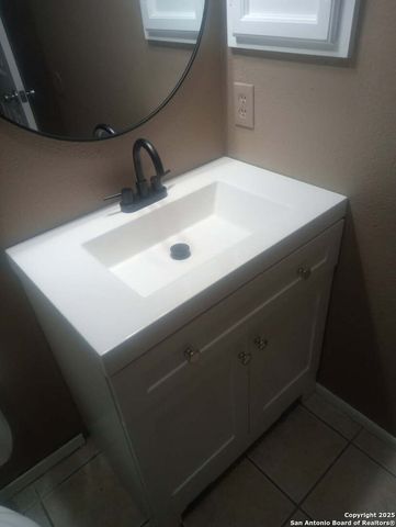 8023 laurel, San Antonio, TX 78250