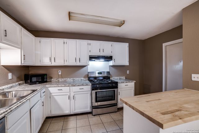 8023 laurel, San Antonio, TX 78250