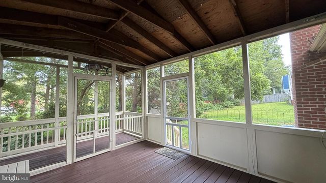 6 RIDGEWOOD DR, Stafford, VA 22556