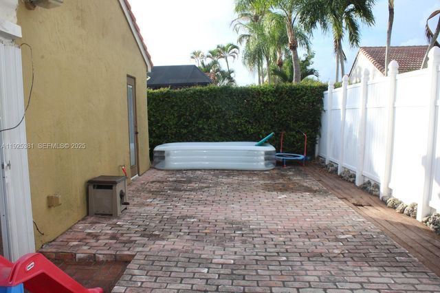 18801 NW 5th St, Pembroke Pines, FL 33029