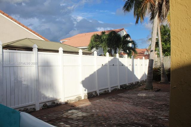 18801 NW 5th St, Pembroke Pines, FL 33029