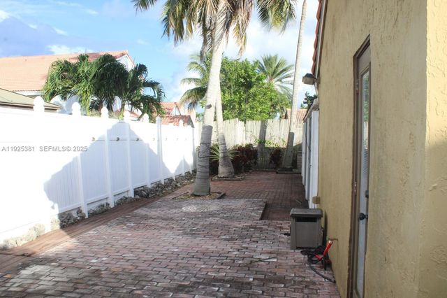 18801 NW 5th St, Pembroke Pines, FL 33029