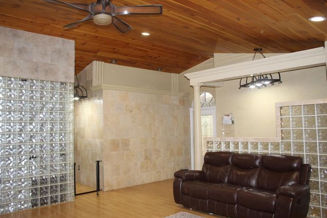 18801 NW 5th St, Pembroke Pines, FL 33029