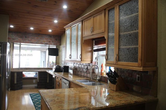 18801 NW 5th St, Pembroke Pines, FL 33029