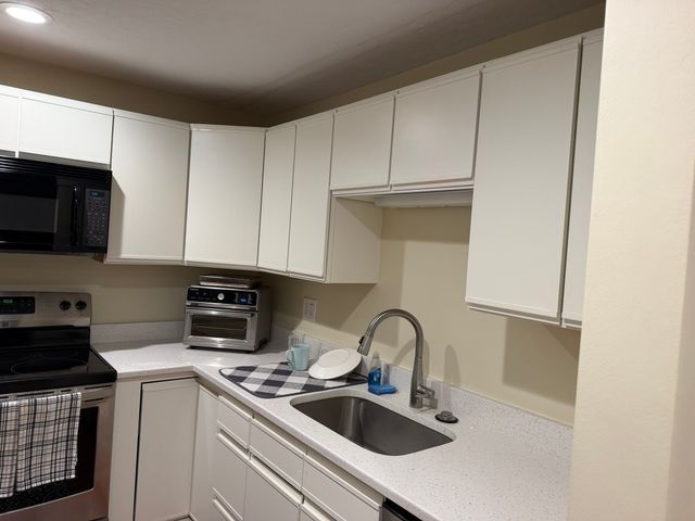 44 Elm St 304, Worcester, MA 01609